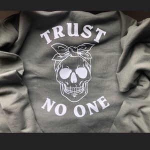Trust No One army green skull sweatshirt